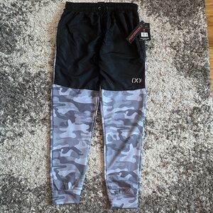 2xist men Camo Joggers - Black and Gray